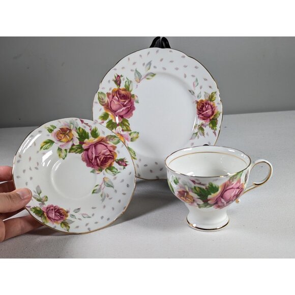 Vintage Paragon Golden Emblem footed teacup trio, Double Warrant mark 1939-1949 - Picture 5 of 7